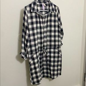 Francesca’s Black and white flannel drawstring dress